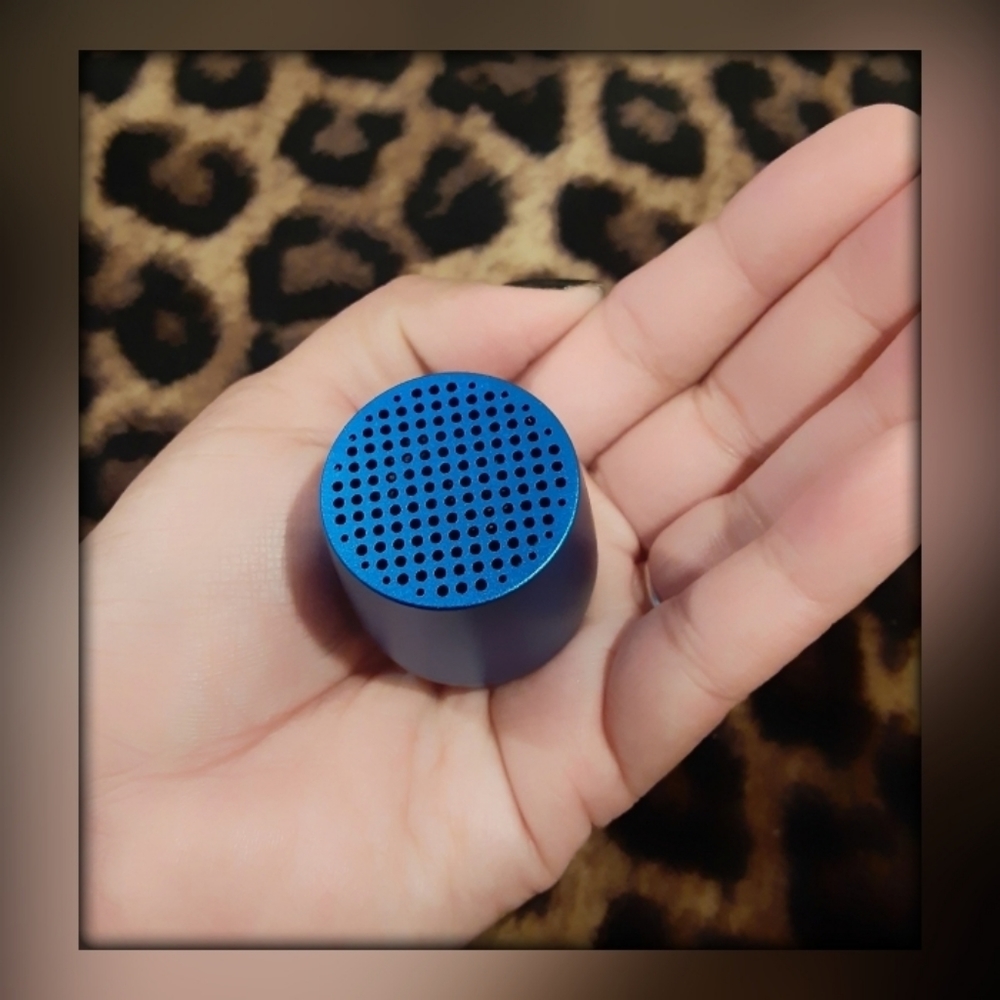 🎶 Red Dot Award Winning Speaker 🎶 - Picture 10 of 14